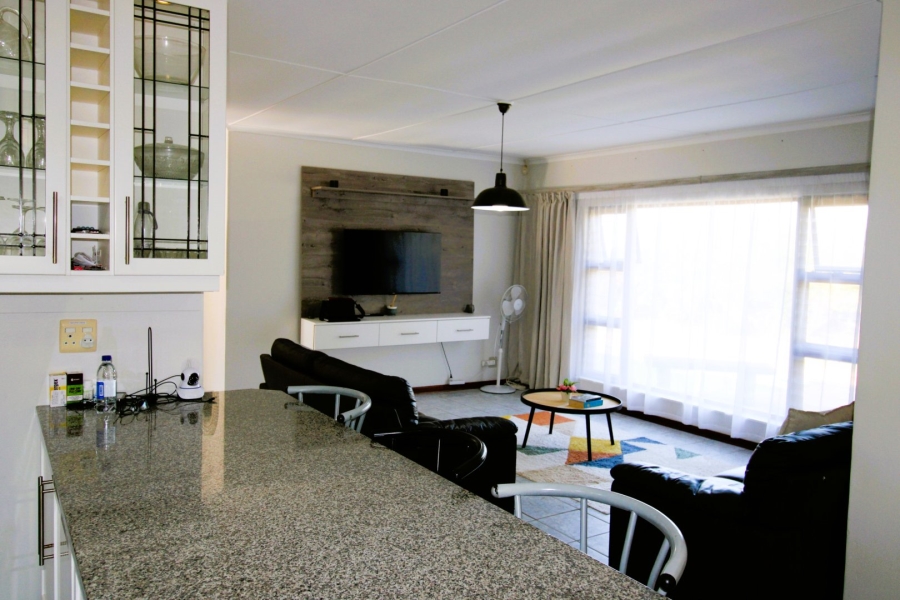 To Let 4 Bedroom Property for Rent in Gonubie Eastern Cape